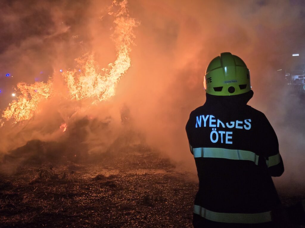 Két tűzeset egyszerre - mezőgazdasági terület és Búzás-hegyi szalmabála-tűz